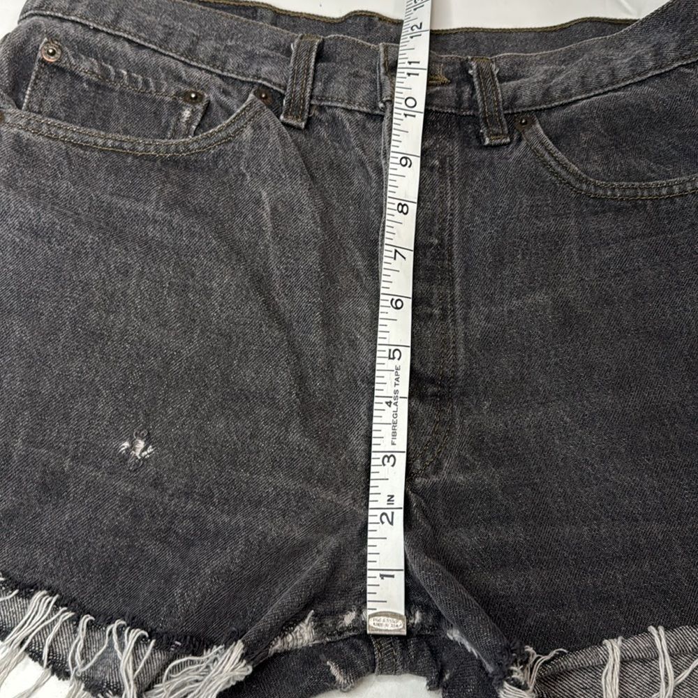 Levi’s 501 Raw Hem Black Denim Shorts, waist measures 30” - Picture 5 of 8